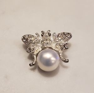 Fly brooch with pearl and rhine stones